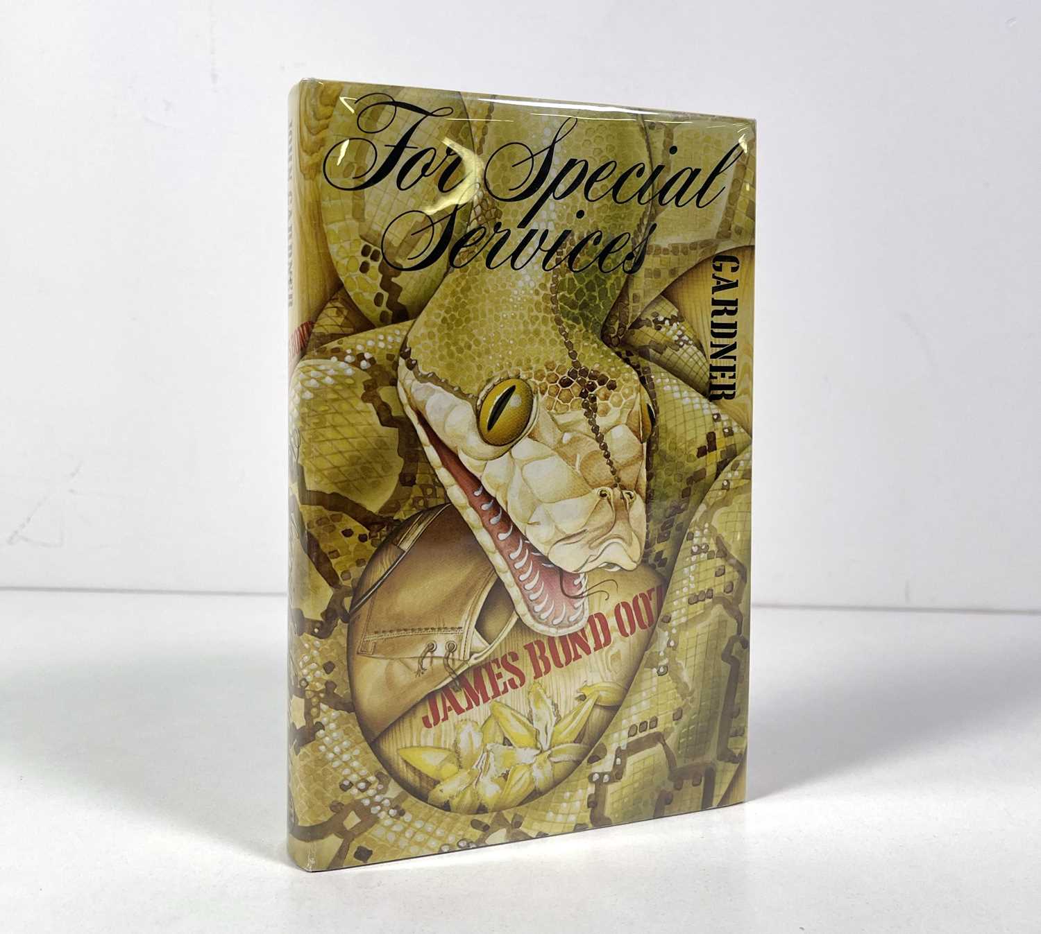 Lot 29 - JOHN GARDNER - JAMES BOND - FOR SPECIAL SERVICES - 1982 - SIGNED UK FIRST EDITION.