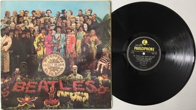 Lot 102 - THE BEATLES - SGT. PEPPER'S LONELY HEARTS CLUB BAND LP (2ND UK OMITTING 'A DAY IN THE LIFE'/WIDE SPINE PMC 7027)