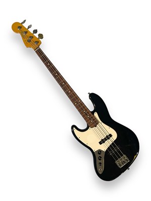 Lot 21 - 2014 FENDER USA STANDARD JAZZ BASS - LEFT HANDED - BLACK.