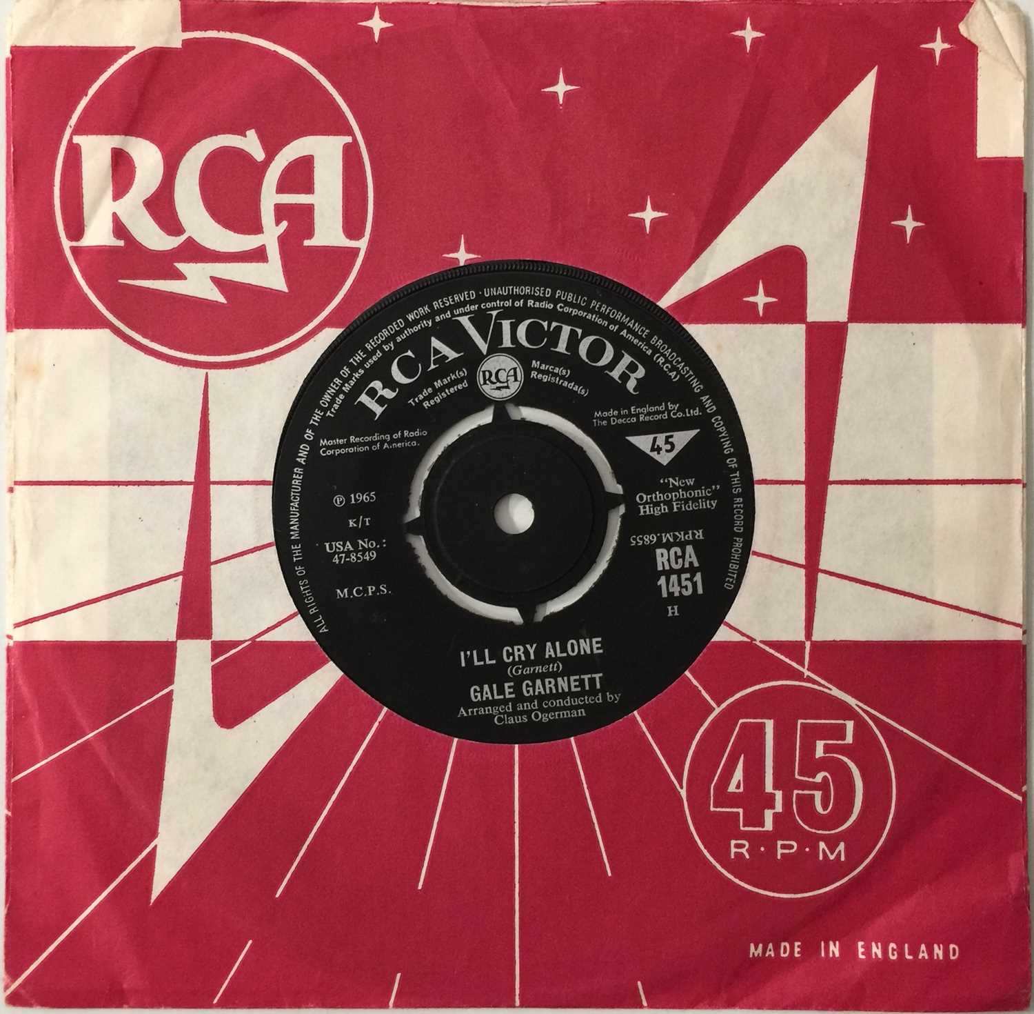 Lot 386 - GALE GARNETT - I'LL CRY ALONE 7" (RCA VICTOR - RCA 1451)