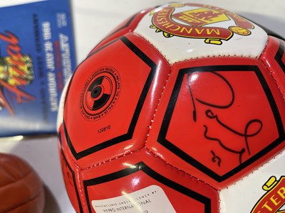 Lot 358 - FOOTBALL MEMORABILIA - MANCHESTER UNITED SIGNED FOOTBALL AND MORE.