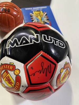 Lot 358 - FOOTBALL MEMORABILIA - MANCHESTER UNITED SIGNED FOOTBALL AND MORE.
