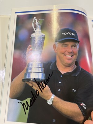 Lot 279 - GOLF MEMORABILIA - SIGNED GOLF BALLS AND SIGNED OPEN BOOKS.