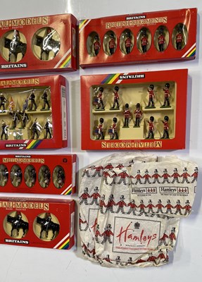 Lot 17 - LEAD SOLDIERS INC BRITAINS.
