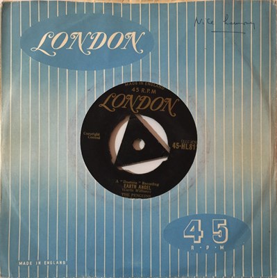 Lot 130 - THE PENGUINS - EARTH ANGEL 7'' (ORIGINAL UK LONDON RELEASE - 45-HL 8114)