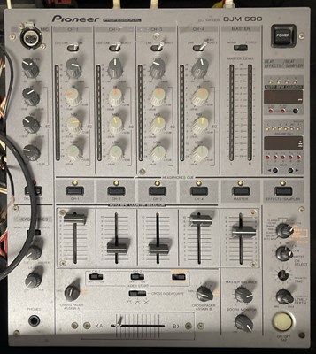 Lot 25 - DJ SETUP - TURNTABLES, MIXER & AMP