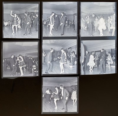Lot 356 - THE MONTY FRESCO COLLECTION - RINGO STARR WITH MIA FARROW, LONDON, 1968 - NEGATIVES WITH COPYRIGHT.