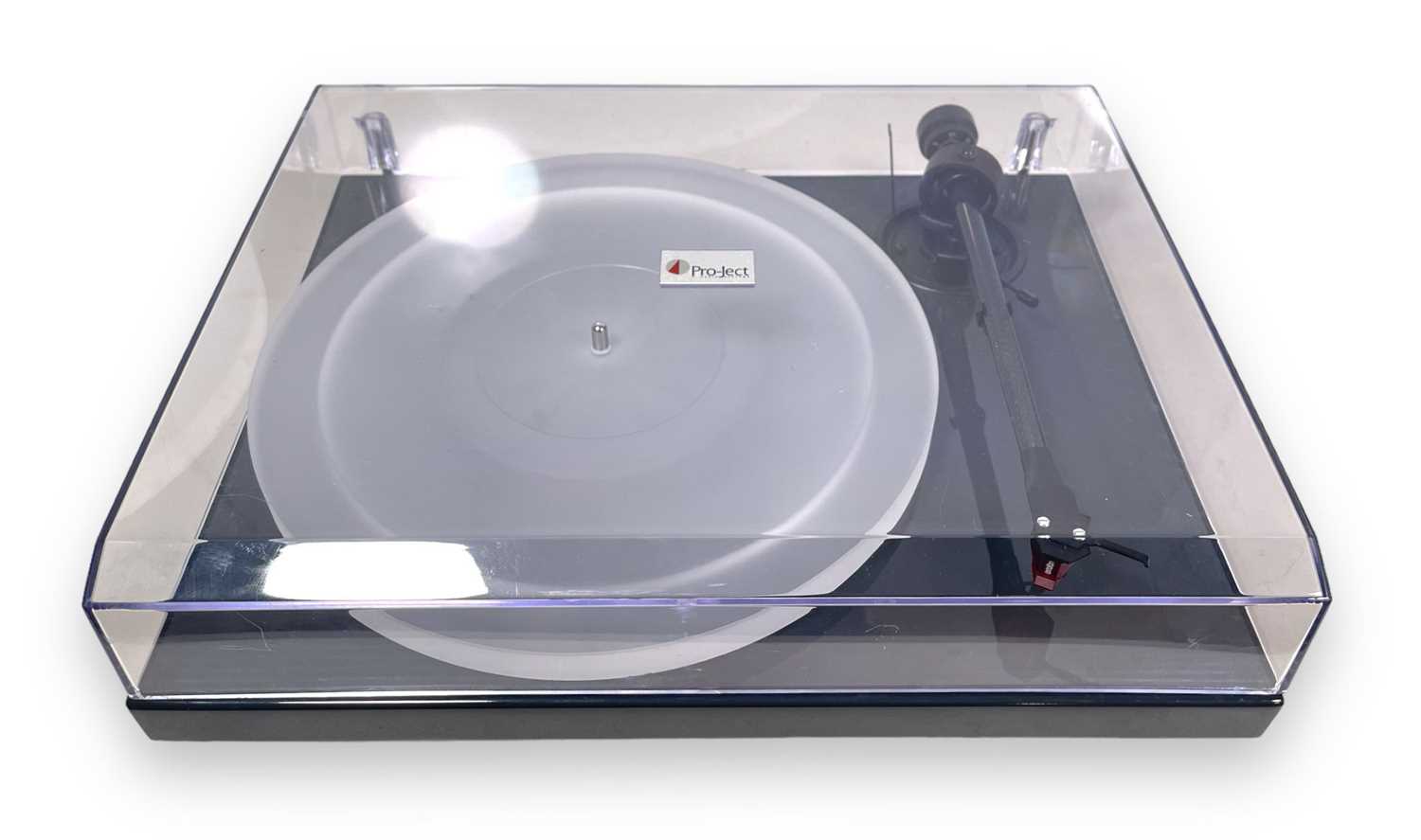 Lot 24 - PRO-JECT 1-XPRESSION III CARBON TURNTABLE