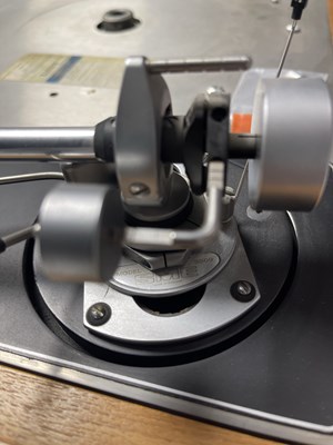 Lot 13 - ARISTON AUDIO RD11S TURNTABLE.