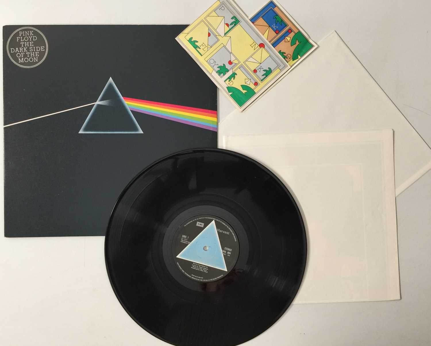 Lot 16 - PINK FLOYD - THE DARK SIDE OF THE MOON LP (UK COMPLETE SOLID TRIANGLE - SHVL 804)