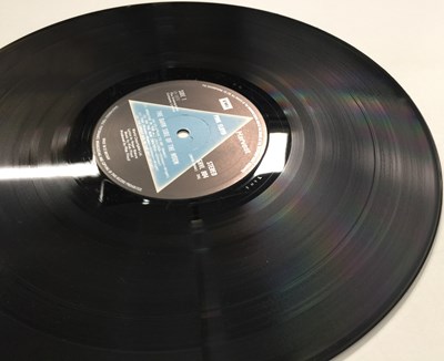 Lot 16 - PINK FLOYD - THE DARK SIDE OF THE MOON LP (UK COMPLETE SOLID TRIANGLE - SHVL 804)
