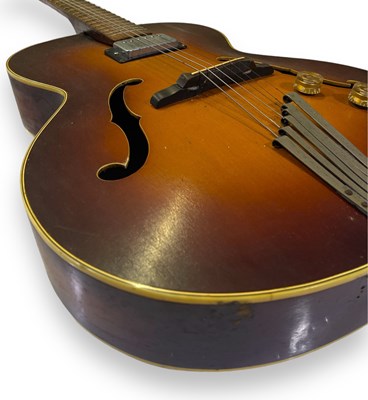 Lot 38 - 1963 HOFNER SENATOR GUITAR.