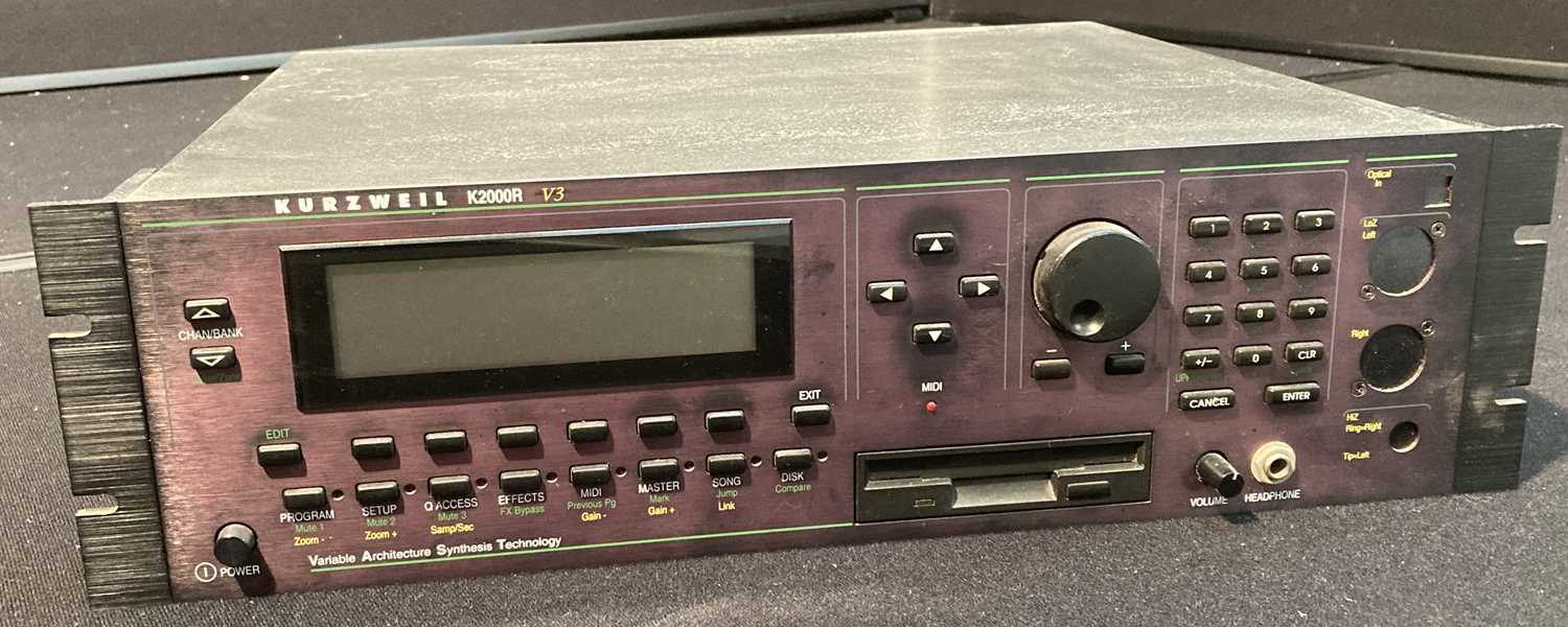 Lot 10 - Studio Equipment - Kurzweil K2000R V3 Synthesizer - 10