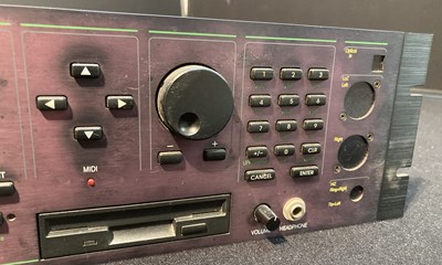Lot 10 - Studio Equipment - Kurzweil K2000R V3 Synthesizer - 10