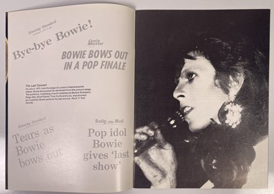 Lot 7 - DAVID BOWIE - DIAMOND DOGS US PROGRAMME AND STICKER.
