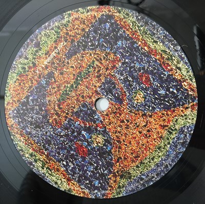 Lot 53 - PINK FLOYD - THE DIVISION BELL LP (ORIGINAL PRESSING - EMD 1055)