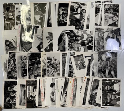 Lot 272 - TV PROGRAMMES INC MORK AND MINDY - PRESS PHOTOS / STILLS - LARGE COLLECTION.