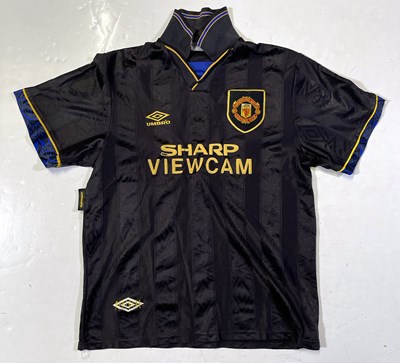Lot 319 - MANCHESTER UNITED FOOTBALL SHIRT - AWAY KIT 1993-5.