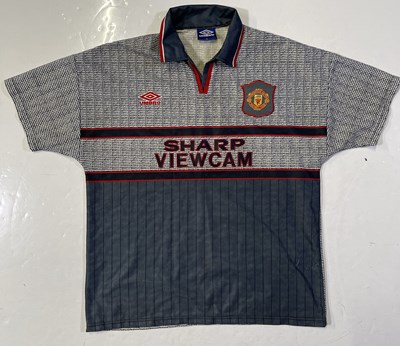 Lot 321 - MANCHESTER UNITED - 1995/6 AWAY SHIRT.
