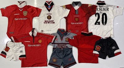 Lot 325 - MANCHESTER UNITED- 1990S JUNIOR/KIDS FOOTBALL SHIRTS / KITS.