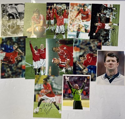 Lot 334 - MANCHESTER UNITED  - SIGNED PHOTOGRAPHS INC LEGENDS.