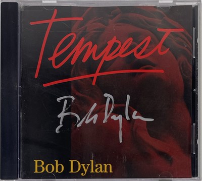 Lot 292 - BOB DYLAN - SIGNED CD BOOKLET.