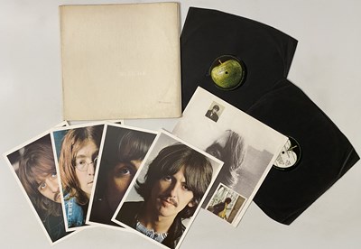Lot 285 - THE BEATLES - WHITE ALBUM LP (MONO/ STEREO HYBRID - PCS 7067/ PMC 7068)