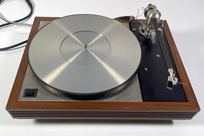 Lot 37 - LINN SONDEK LP12 TURNTABLE AND SPARE LINN AKITO TONEARM.