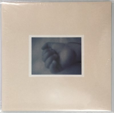 Lot 1186 - DAVID BOWIE - MOTHER/ TRYIN' TO GET TO HEAVEN 7" (CREAM VINYL - DB 80147)