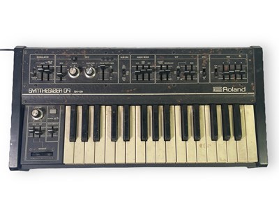 Lot 80 - JOHN'S EQUIPMENT - A ROLAND SH-09 SYNTHESIZER.