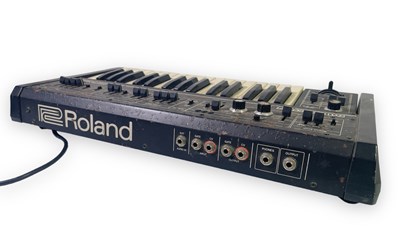 Lot 80 - JOHN'S EQUIPMENT - A ROLAND SH-09 SYNTHESIZER.