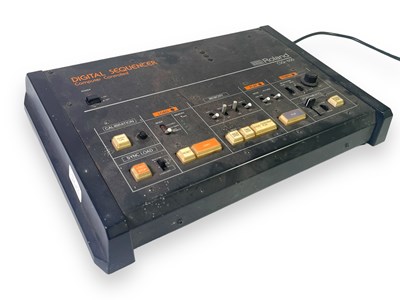 Lot 33 - JOHN'S EQUIPMENT - ROLAND CSQ 600 DIGITAL SEQUENCER.