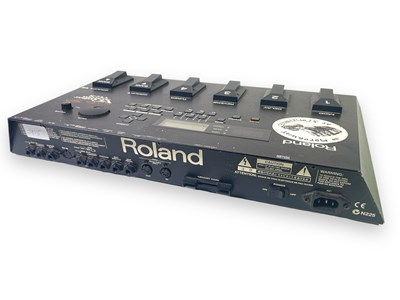 Lot 42 - JOHN'S EQUIPMENT - ROLAND VG-8 GUITAR SYSTEM.