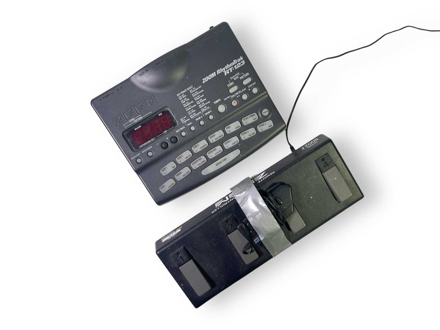 Lot 71 - JOHN'S EQUIPMENT - ZOOM RHYTHM TRACK AND REMOTE CONTROLLER.