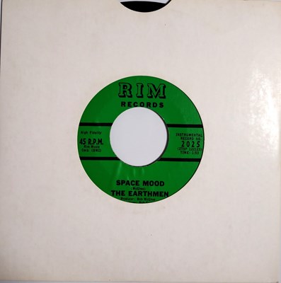 Lot 11 - THE EARTHMEN - SPACE MOOD C/W THE BOSS-FOUR - WALKIN' BY