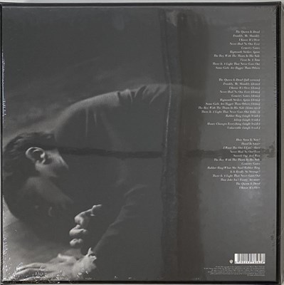 Lot 1027 - THE SMITHS - THE QUEEN IS DEAD LP BOX SET (DELUXE EDITION - 0190295785628)