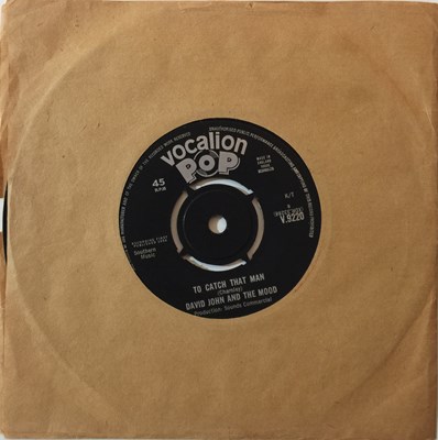 Lot 259 - DAVID JOHN AND THE MOOD - TO CATCH THAT MAN 7" (ORIGINAL UK VOCALION POP RELEASE - V 9220)