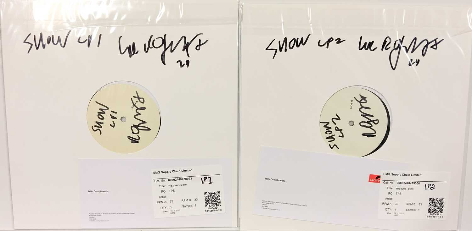 Lot 82 - THE CURE - SHOW LP (2023 - 00602448478993) - SIGNED BY ROBERT SMITH