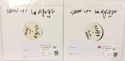 Lot 82 - THE CURE - SHOW LP (2023 - 00602448478993) - SIGNED BY ROBERT SMITH
