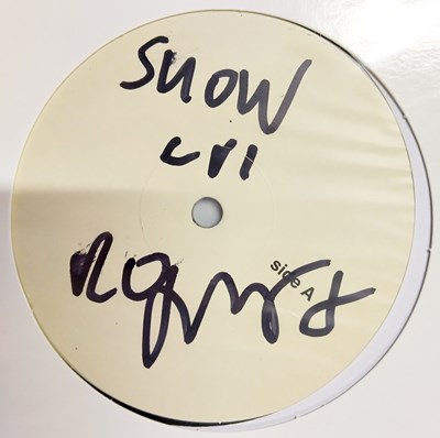 Lot 82 - THE CURE - SHOW LP (2023 - 00602448478993) - SIGNED BY ROBERT SMITH