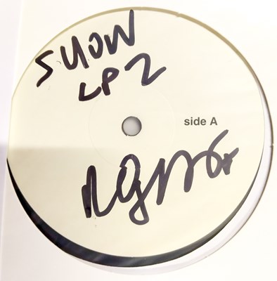 Lot 82 - THE CURE - SHOW LP (2023 - 00602448478993) - SIGNED BY ROBERT SMITH