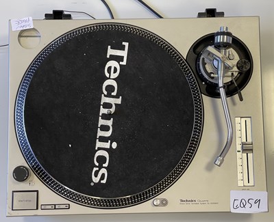 Lot 59 - TECHNICS - SL 1200 MK2 TURNTABLE.