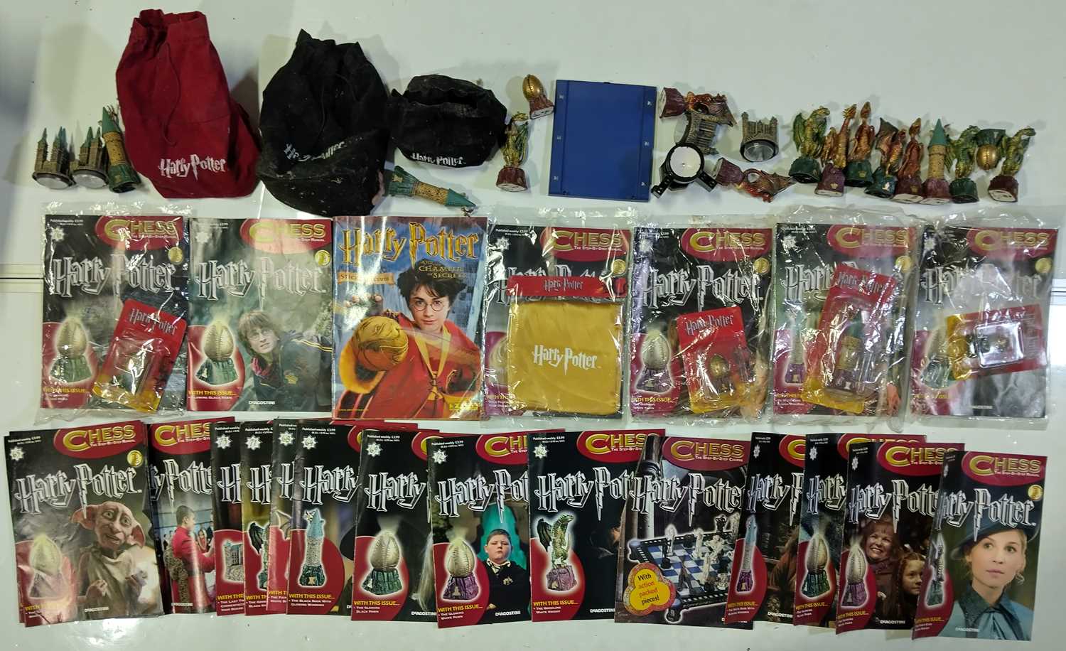 Lot 243269 - HARRY POTTER - COLLECTABLES INC CHESS PIECES.