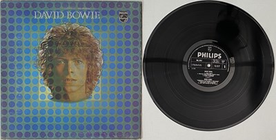 Lot 415 - DAVID BOWIE - DAVID BOWIE LP (ORIGINAL UK UNASSIGNED CREDITS - PHILIPS SBL 7912)