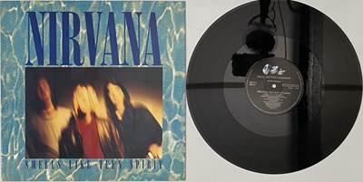 Lot 1 - NIRVANA - NEVERMIND/ SMELLS LIKE TEEN SPIRIT LP/ 12" PACK (INC PRESS RELEASES)