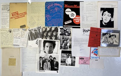 Lot 255 - RADIO MEMORABILIA INC 1970S AWARD SHOWS/HANDWRITTEN TOM ROBINSON NOTE.