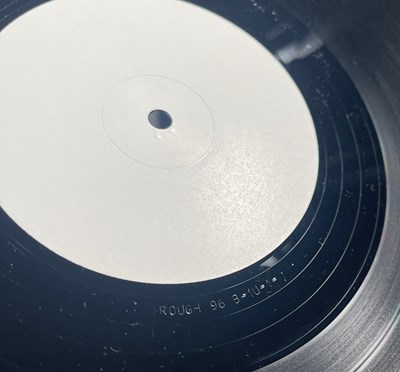 Lot 31 - THE SMITHS - THE QUEEN IS DEAD LP (ORIGINAL UK WHITE LABEL TEST PRESSING LP WITH PROOF SLEEVE AND INNERS - ROUGH 96)