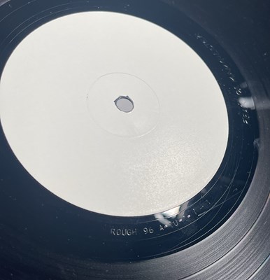 Lot 31 - THE SMITHS - THE QUEEN IS DEAD LP (ORIGINAL UK WHITE LABEL TEST PRESSING LP WITH PROOF SLEEVE AND INNERS - ROUGH 96)
