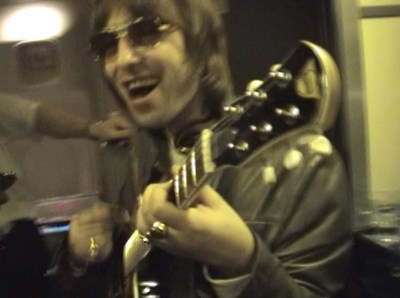 Lot 521 - OASIS - LIAM GALLAGHER PLAYED PIGNOSE GUITAR - VIDEO PROOF.