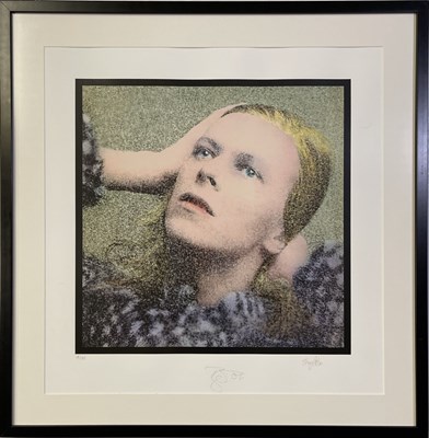 Lot 566 - DAVID BOWIE - BOWIE SIGNED LIMITED EDITION TERRY PASTOR HUNKY DORY SCREENPRINT.